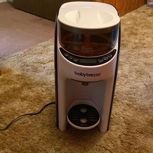 Baby Brezza Formula Pro Advanced Machine. Has NEVER been used.